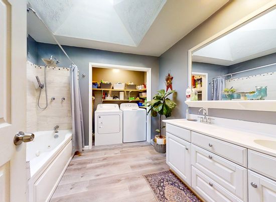 Interior, Utility Closets, Washer, Wood Texture Flooring