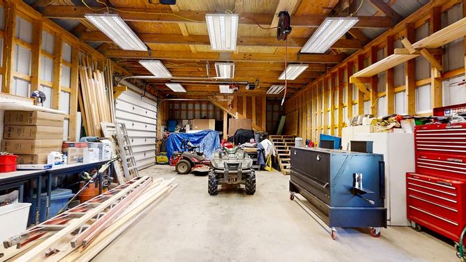 Garage, Interior, Wooden Beams