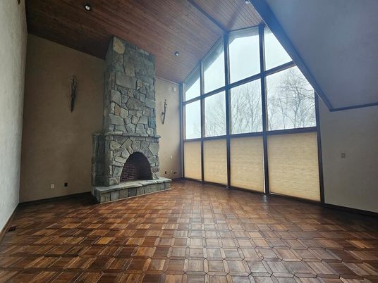 Empty room, Fireplace, Interior, Wooden Ceilings