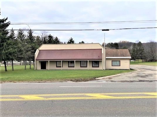 Exterior, Facade, Ranch