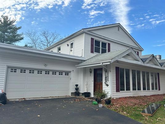 Attached, Exterior, Facade, American Craftsman