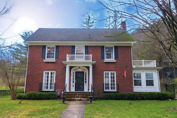 Exterior, Facade, Brick Facade, Georgian
