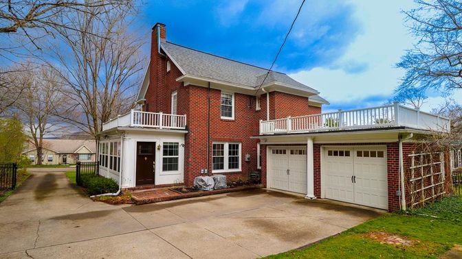 Attached, Exterior, Facade, Brick Facade, Georgian