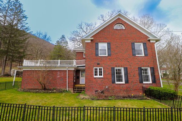 Exterior, Facade, Brick Facade, Brick Traditional