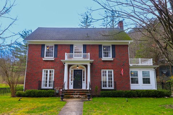 Exterior, Facade, Brick Facade, Georgian