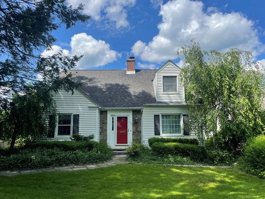 Exterior, Facade, Cape Cod