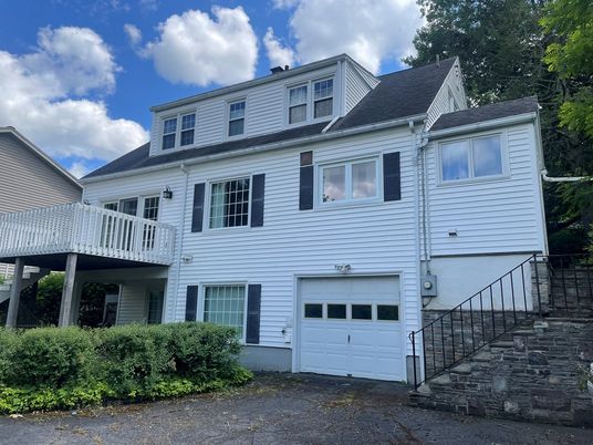 Attached, Exterior, Facade, Rowhouse