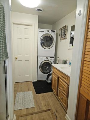 Interior, Utility Closets, Washer, Wood Texture Flooring