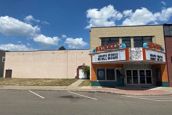 Exterior, Facade, Modern