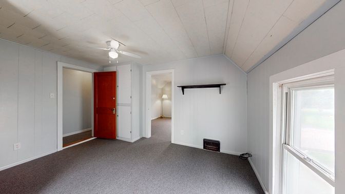 Empty room, Interior