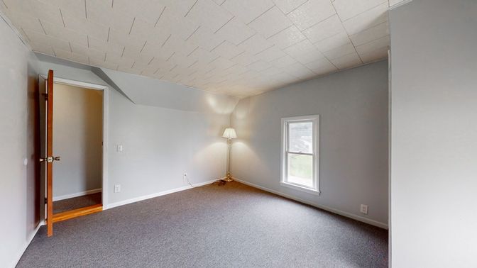 Empty room, Interior