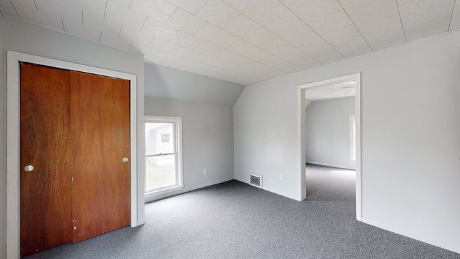 Empty room, Interior