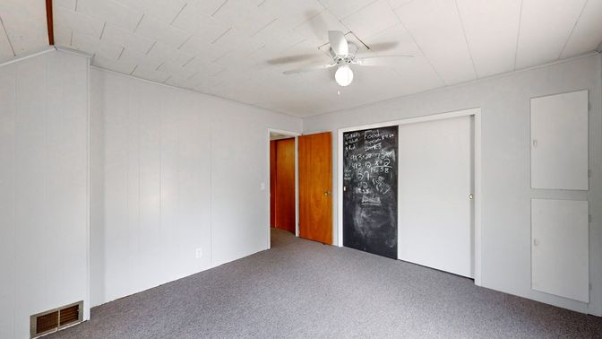 Empty room, Interior
