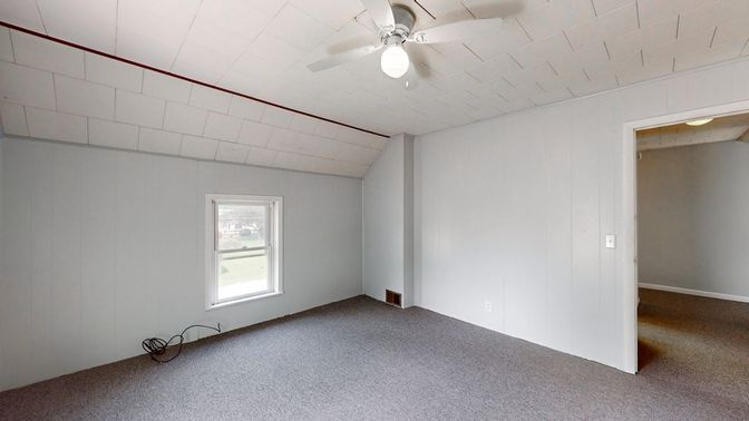 Empty room, Interior