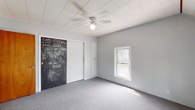 Empty room, Interior