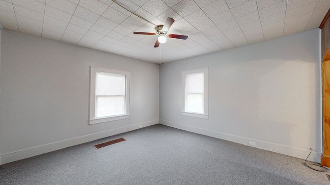 Empty room, Interior