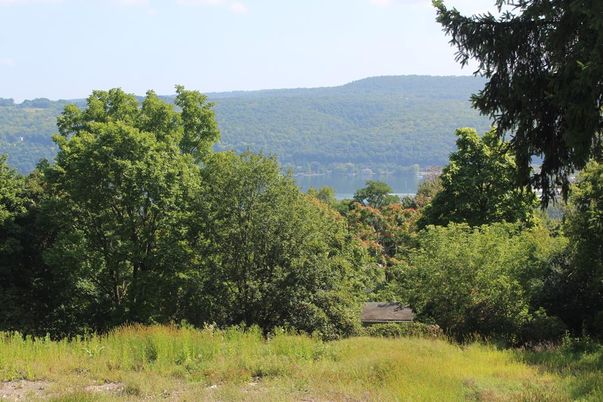 Exterior, Lake