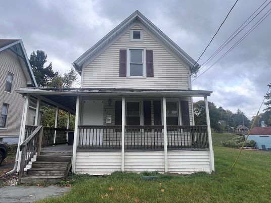 Exterior, Facade, Queen Anne Victorian