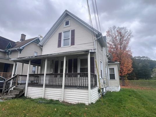 Backyard, Exterior, Facade, Queen Anne Victorian