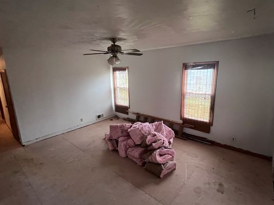 Empty room, Interior