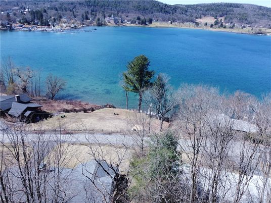 Exterior, Lake