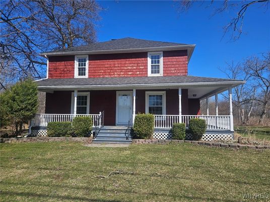 Exterior, Facade, American Foursquare