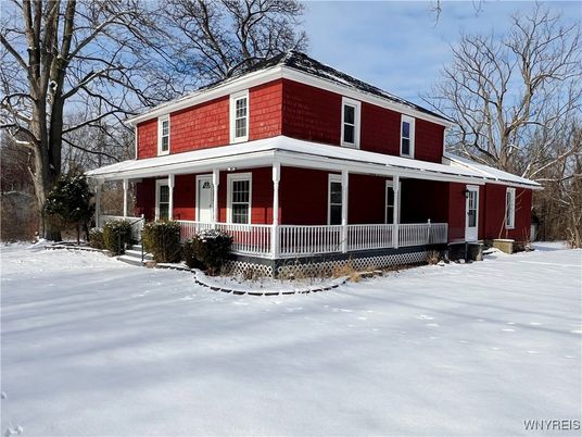 Exterior, Facade, American Foursquare