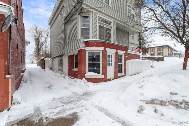 Exterior, Facade, Brick Facade, Queen Anne Victorian