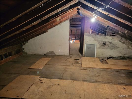 Empty room, Interior, Wooden Beams