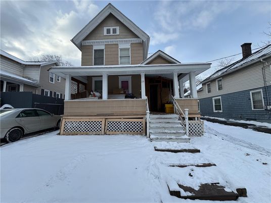 Exterior, Facade, Queen Anne Victorian