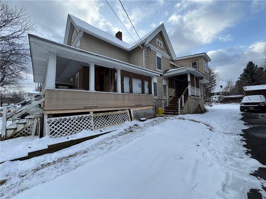 Exterior, Facade, Queen Anne Victorian