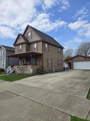 Detached Garage, Exterior, Facade, Queen Anne Victorian