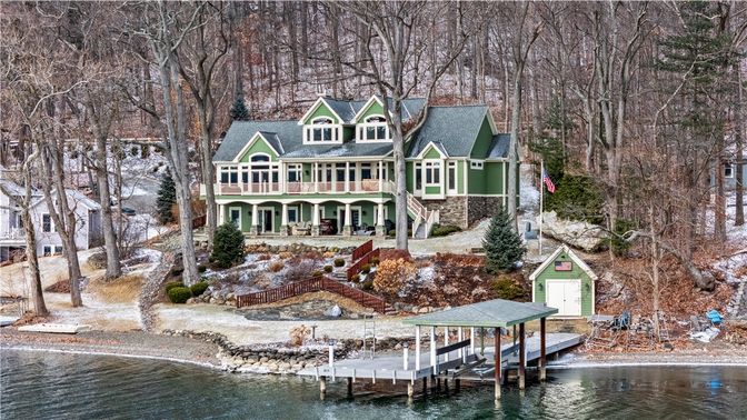 Exterior, Lake