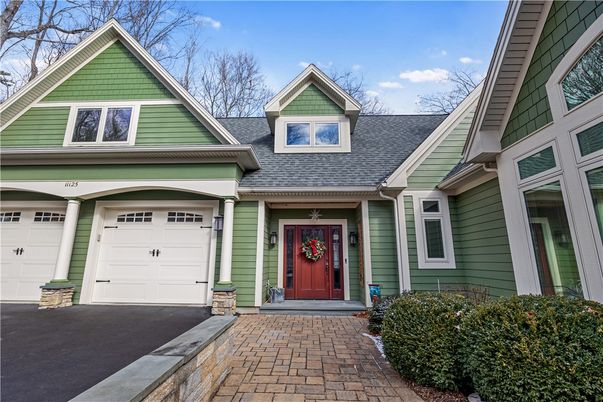 Attached, Exterior, Facade, Queen Anne Victorian
