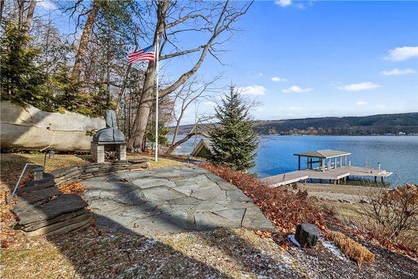 Exterior, Lake
