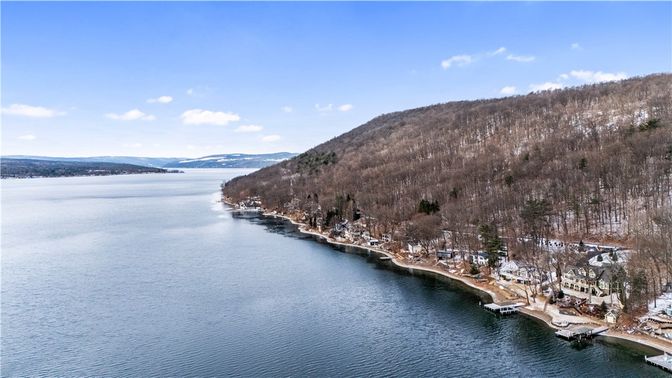 Exterior, Lake