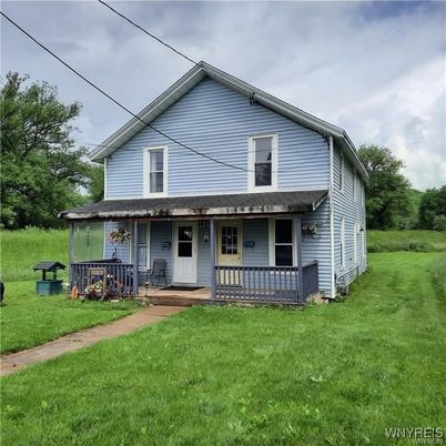 Backyard, Exterior, Facade, Queen Anne Victorian