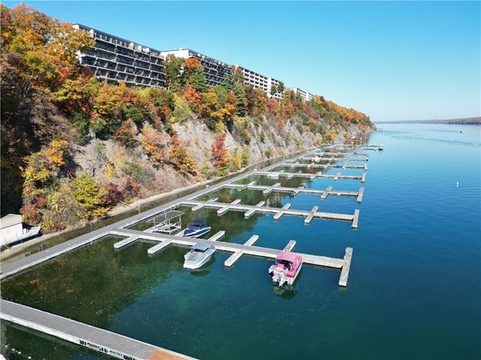 Exterior, Lake