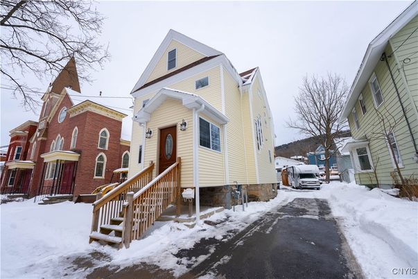 Exterior, Facade, Brick Facade, Queen Anne Victorian