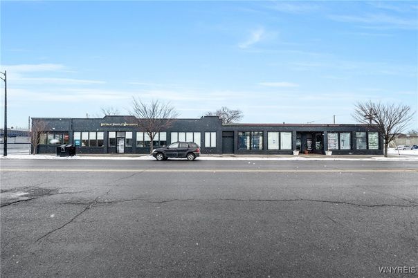 Exterior, Facade, Condo Building