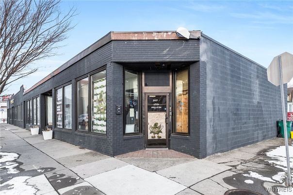 Exterior, Facade, Brick Facade, Modern