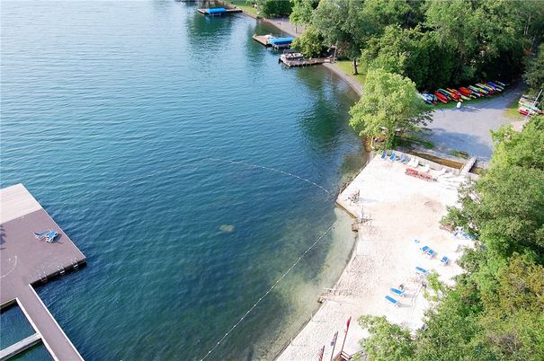 Exterior, Lake