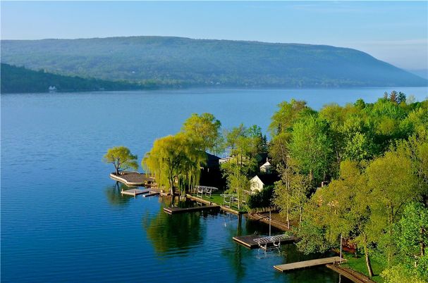 Exterior, Lake