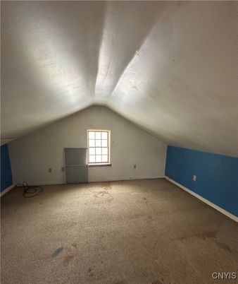 Empty room, Interior