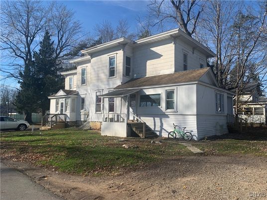 Exterior, Facade, American Foursquare
