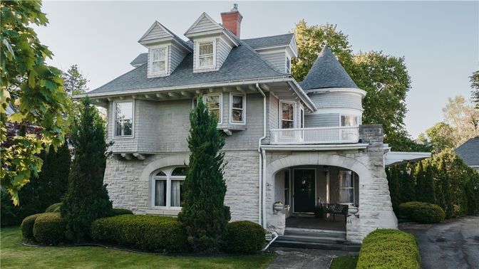 Exterior, Facade, Queen Anne Victorian