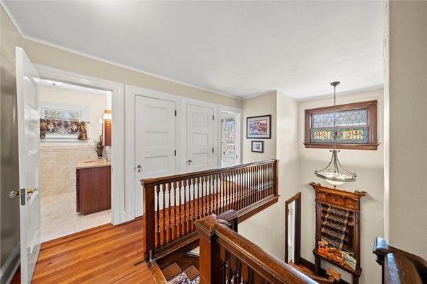 Interior, Pendant Lights, Wood Texture Flooring
