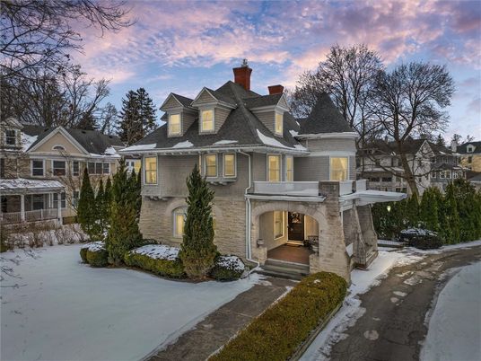 Exterior, Facade, Queen Anne Victorian
