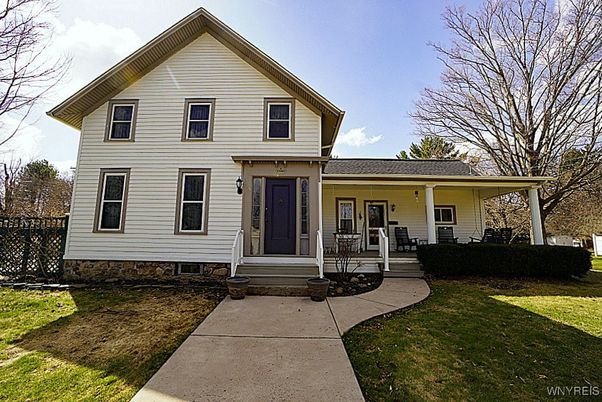 Exterior, Facade, Farmhouse