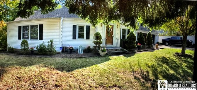 Exterior, Facade, Cape Cod